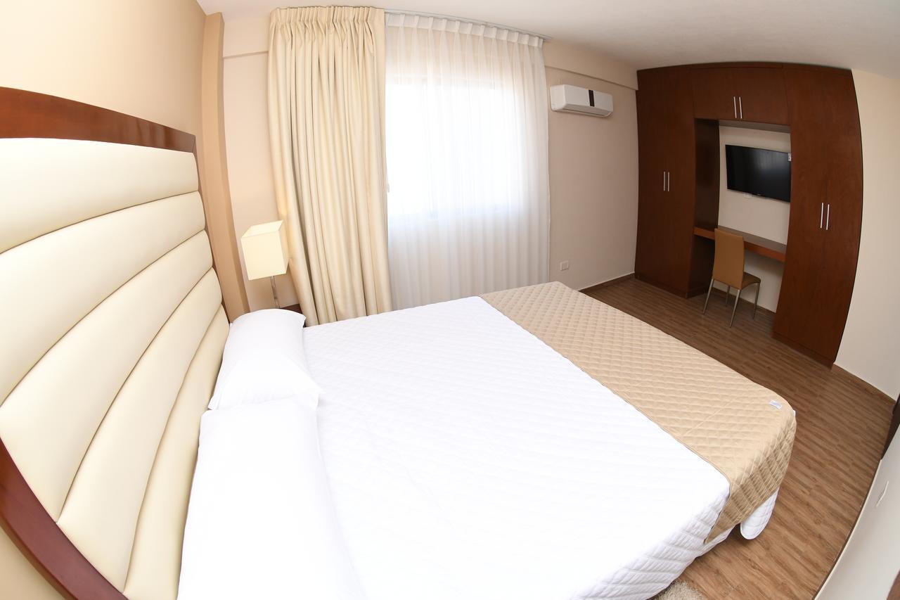 Taos Apart Hotel Santa Cruz de La Sierra Bagian luar foto